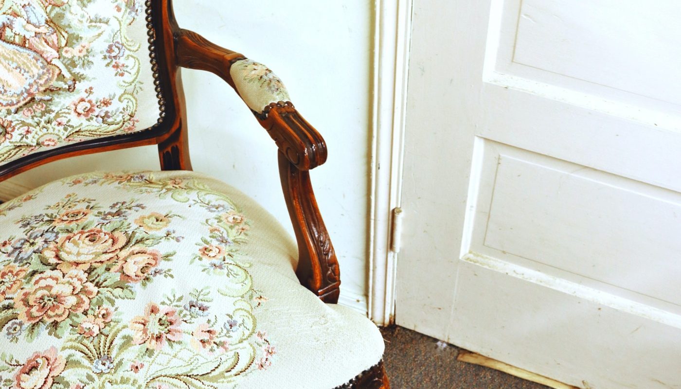 Le classique fauteuil bergère blanc : un intemporel