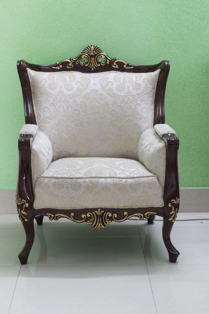Le fauteuil bergère blanc : la version classique